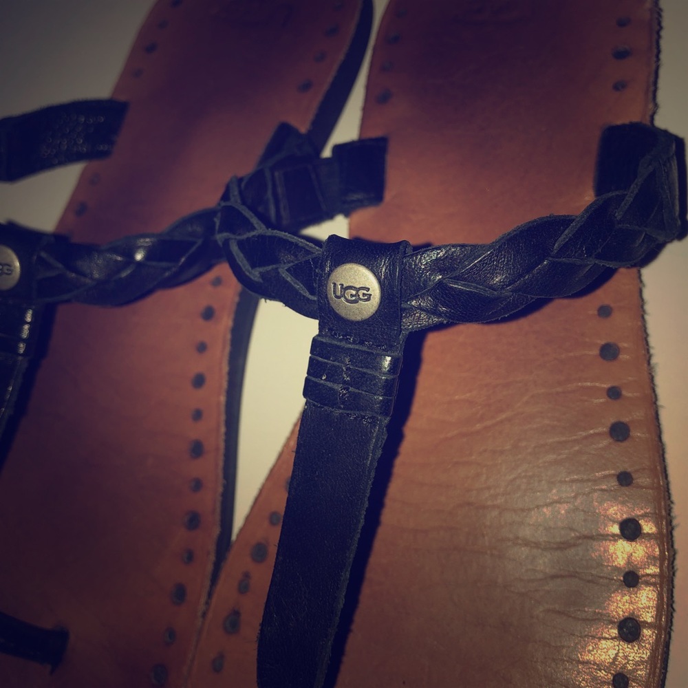 UGG leather sandals/flip flops